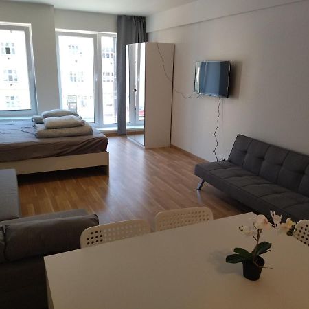 Brand New Two Room Apartment #34 With Free Secure Parking In The Center Prague Exterior photo
