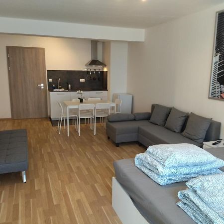 Brand New Two Room Apartment #34 With Free Secure Parking In The Center Prague Exterior photo