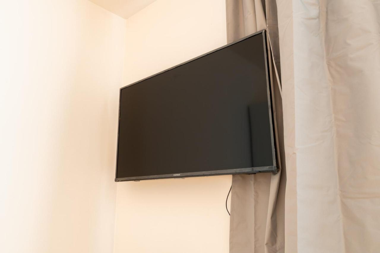 Brand New Two Room Apartment #34 With Free Secure Parking In The Center Prague Exterior photo
